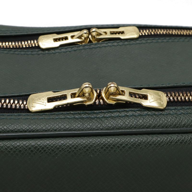 Louis Vuitton Taiga Reporter PM Shoulder Bag Crossbody Leather Epi Seare Dark