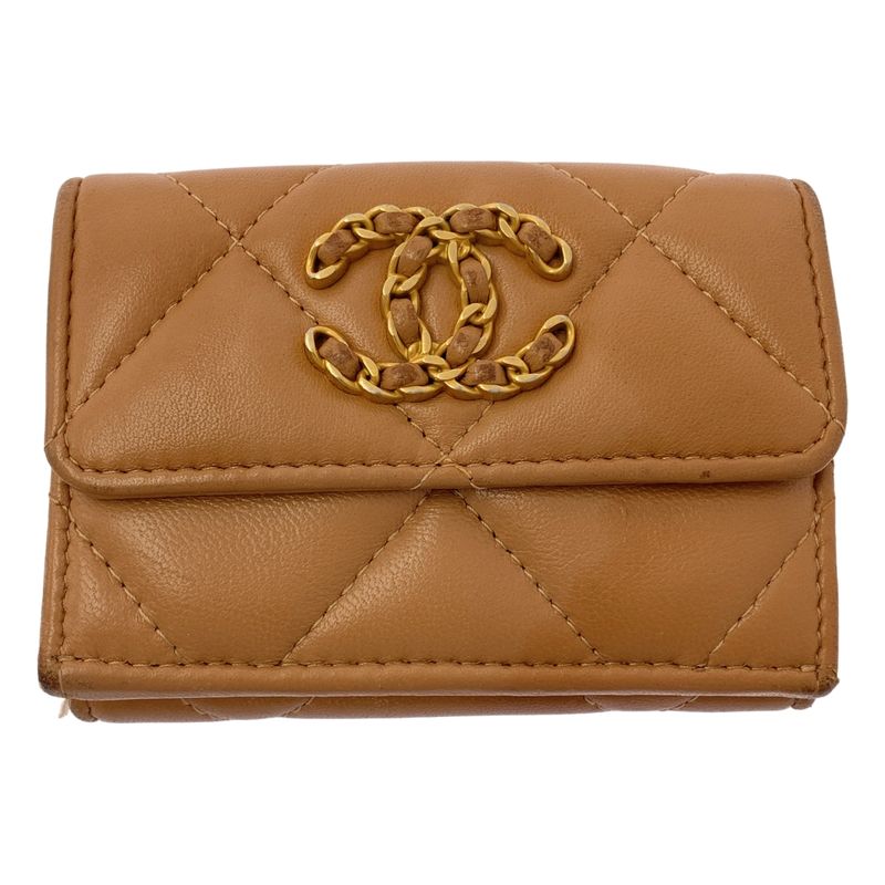 Chanel | Chanel 19 D'isneuf Matelasse Tri-fold Lambskin Compact Wallet | Brown
