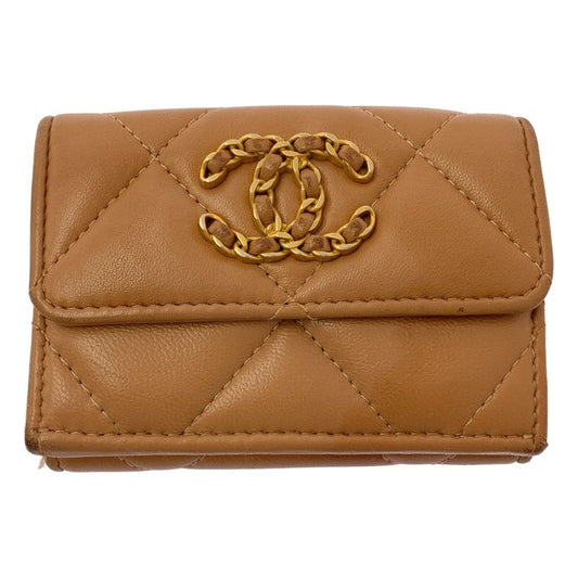 Chanel | Chanel 19 D'isneuf Matelasse Tri-fold Lambskin Compact Wallet | Brown