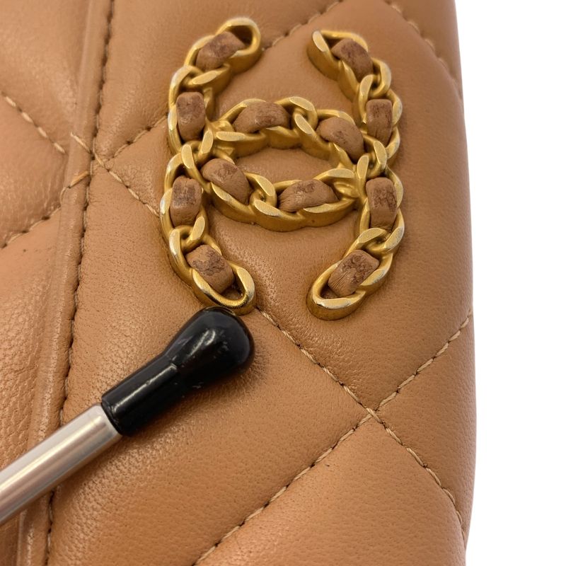 Chanel | Chanel 19 D'isneuf Matelasse Tri-fold Lambskin Compact Wallet | Brown