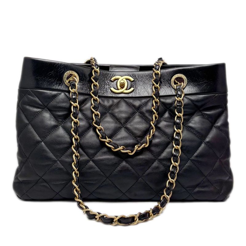 Chanel Quilted CC Logo Chainto Bag Lambskin Black Gold