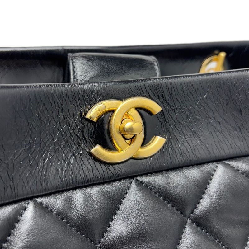 Chanel Quilted CC Logo Chainto Bag Lambskin Black Gold