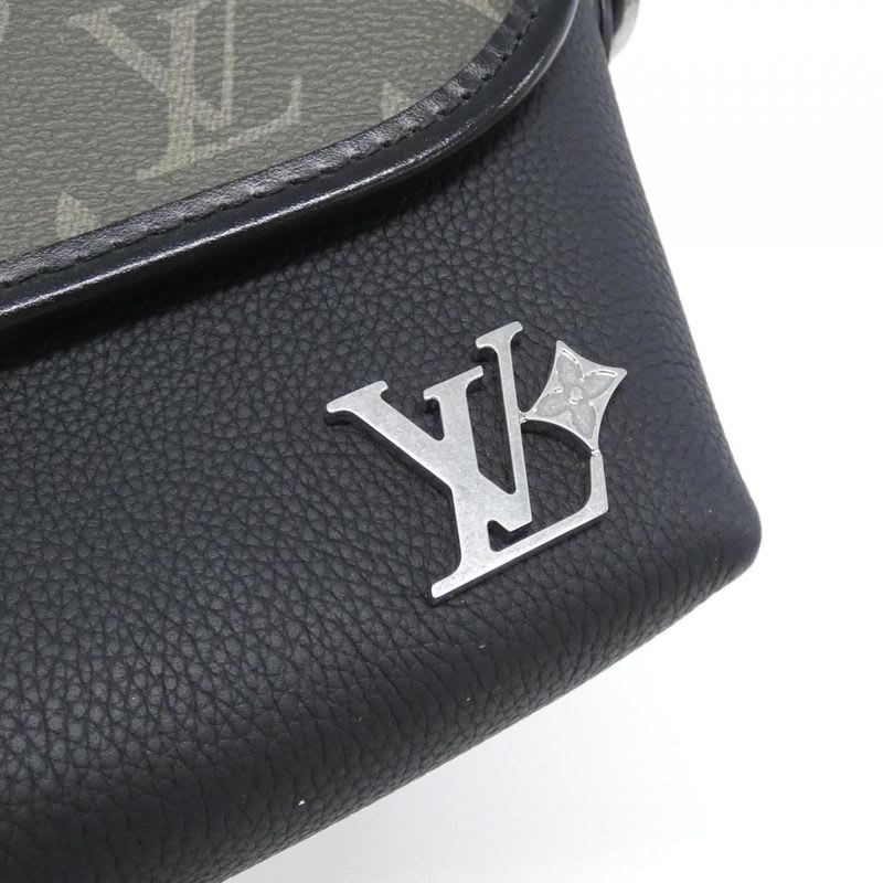 Louis Vuitton Pulse Wearable Wallet Shoulder Bag