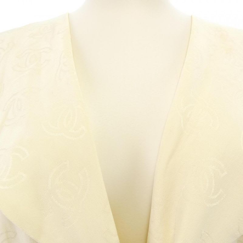 Chanel Size 38 Beige Shirt