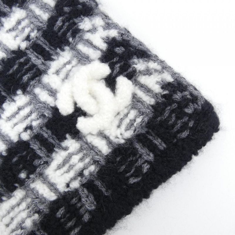 Chanel Muffler