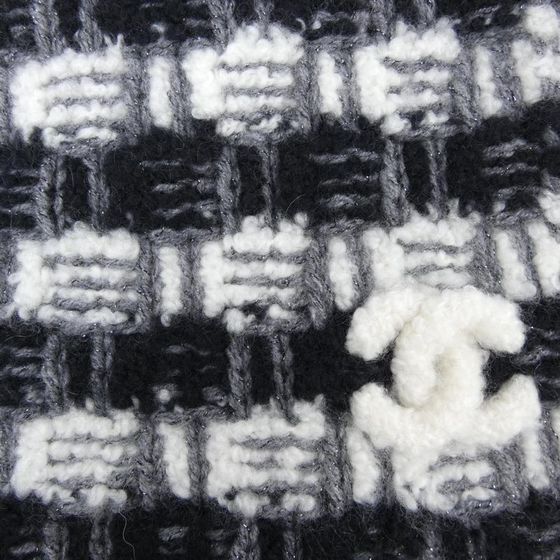 Chanel Muffler