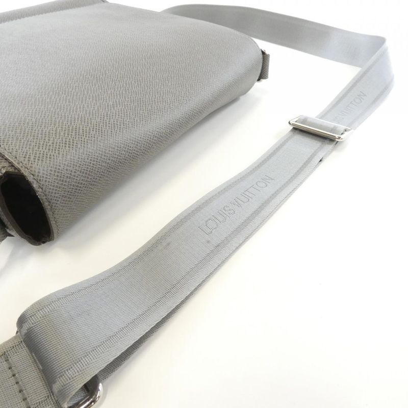 Louis Vuitton Taiga Roman PM M32700 Shoulder Bag