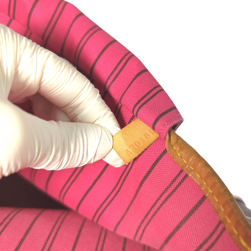 Louis Vuitton Monogram ・neverfull MM Love Lock Tote Bag With Pouch M44364 Kenya