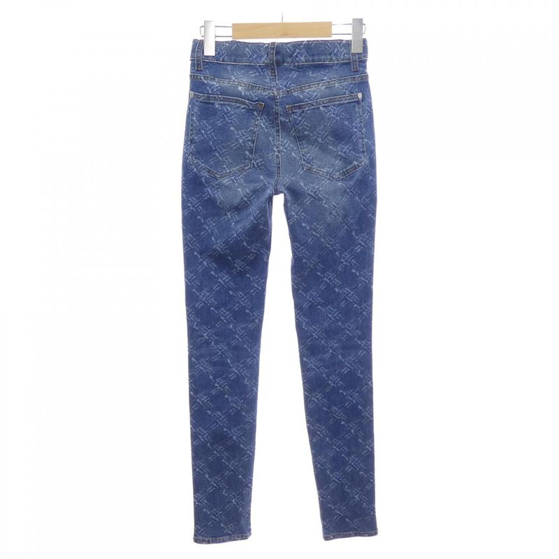 Chanel P62010v47631 19B Jeans