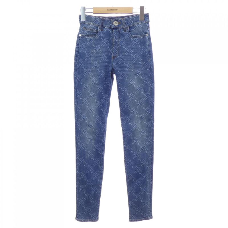 Chanel P62010v47631 19B Jeans