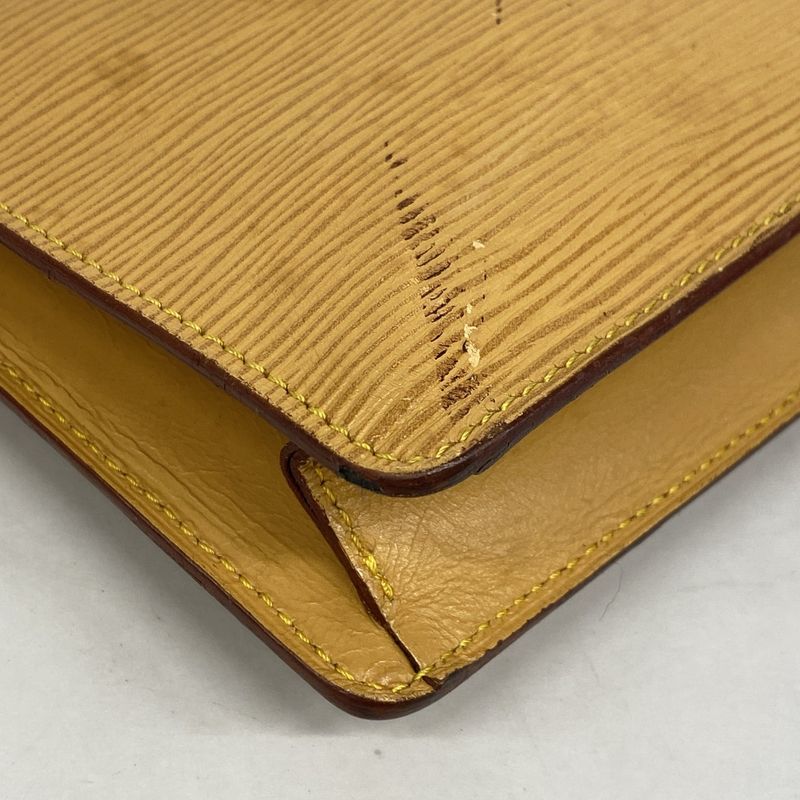 Louis Vuitton Clutch Bag Epi Pochette Serie Dragonne M52616 Winnipeg Beige