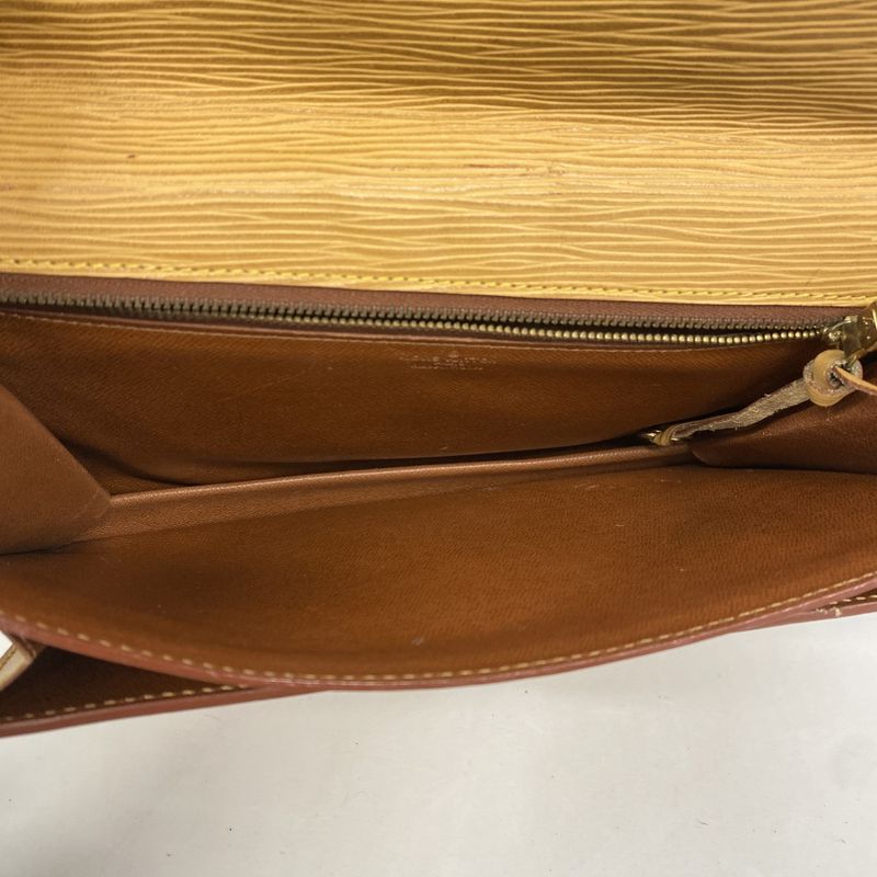 Louis Vuitton Clutch Bag Epi Pochette Serie Dragonne M52616 Winnipeg Beige