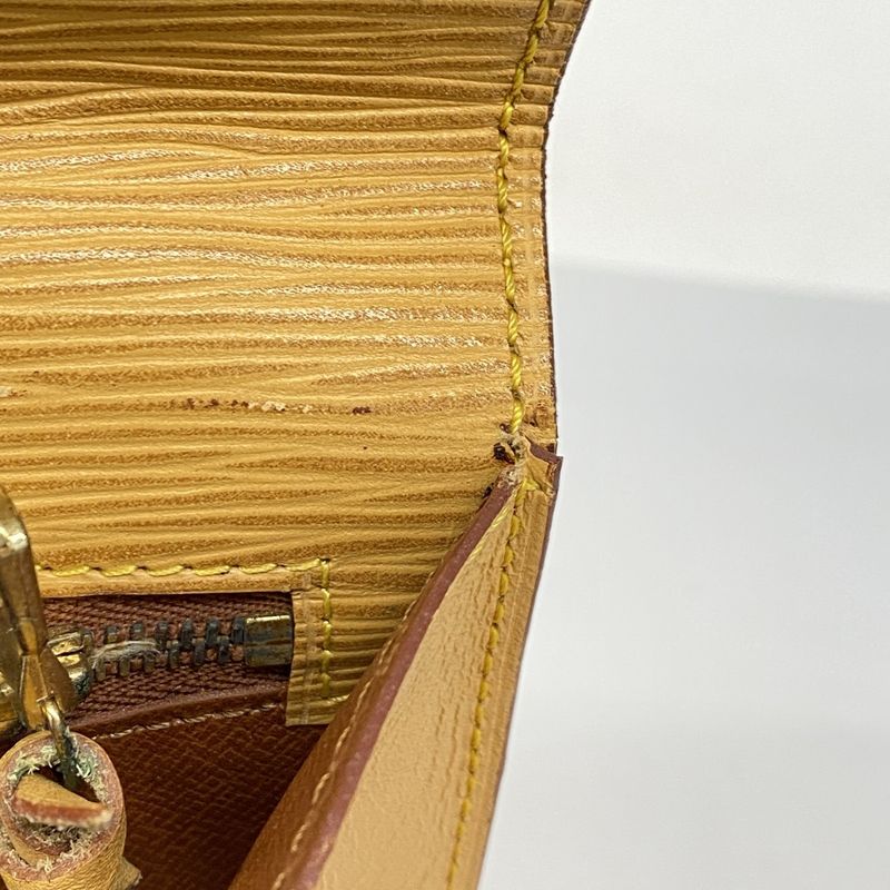 Louis Vuitton Clutch Bag Epi Pochette Serie Dragonne M52616 Winnipeg Beige