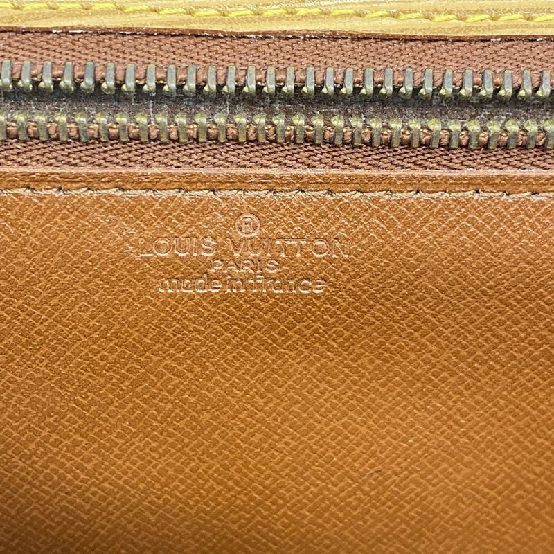 Louis Vuitton Clutch Bag Epi Pochette Serie Dragonne M52616 Winnipeg Beige