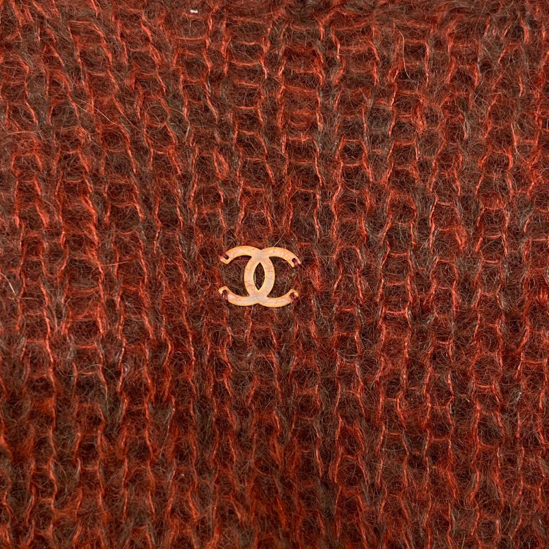 Chanel []98a P11638w02445 Coco Mark Plate Mohair Low Gauge Turtle Knit Sweater