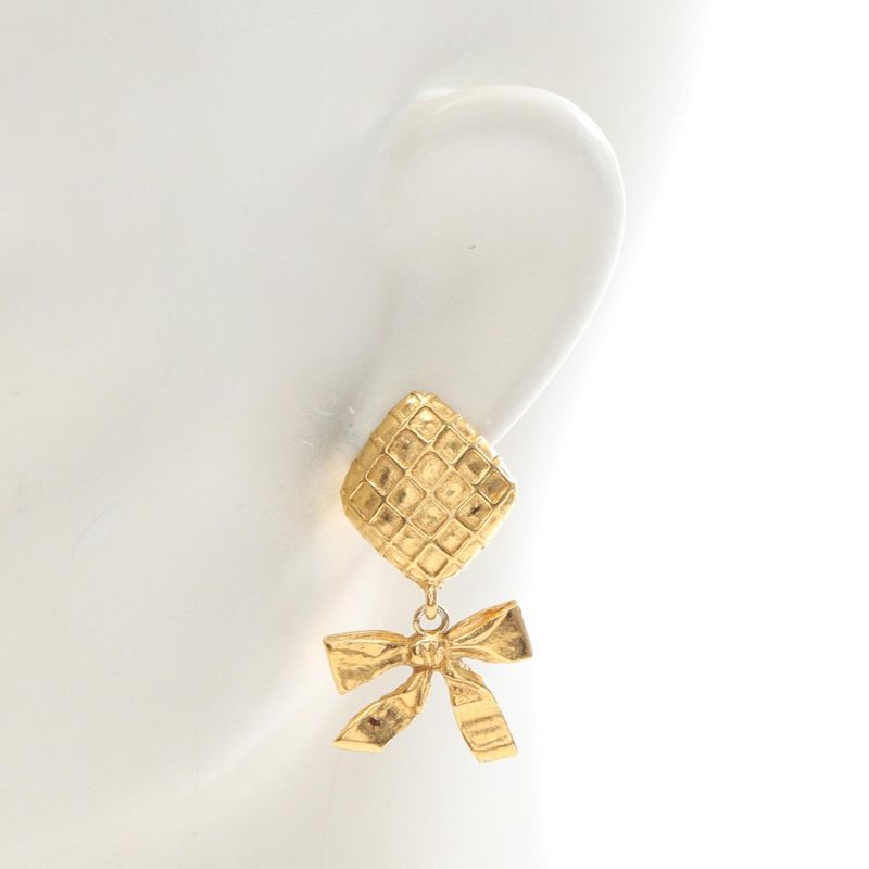 Chanel Earring Matelasse Ribbon GP (gold Plated) Earring Ladies Used A