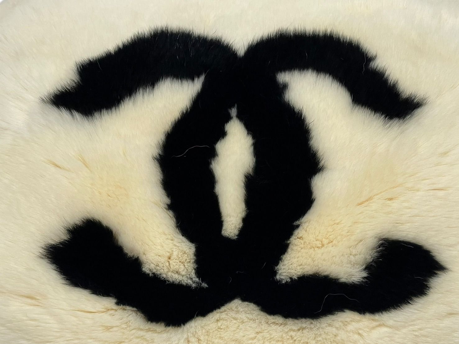 Chanel Hand Warmer Arm Rabbit Fur White Black Gold Gloves — view 4