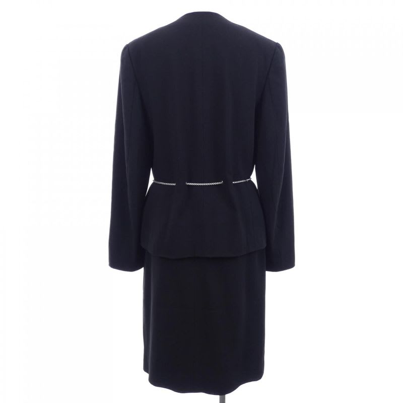 Chanel 98 P Suit Vintage