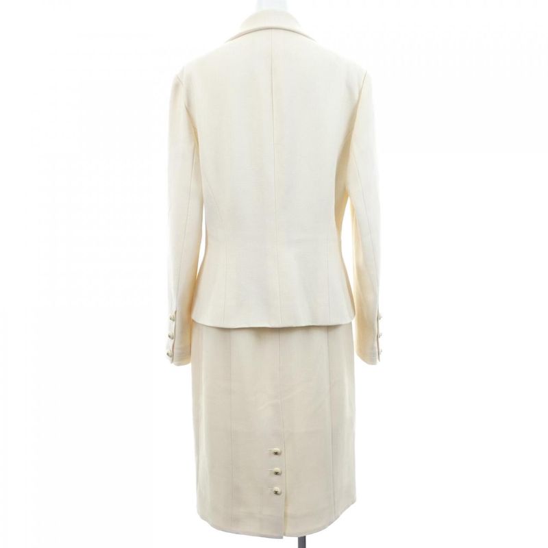 Vintage Chanel P04436v03875 95C Suit