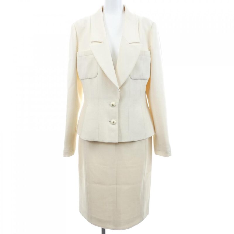Vintage Chanel P04436v03875 95C Suit