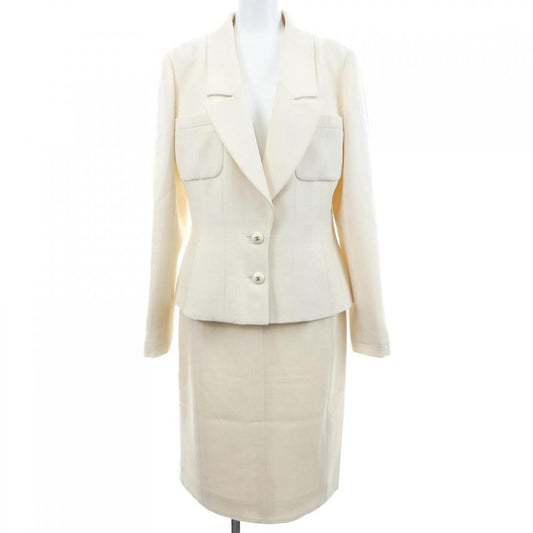 Vintage Chanel P04436v03875 95C Suit