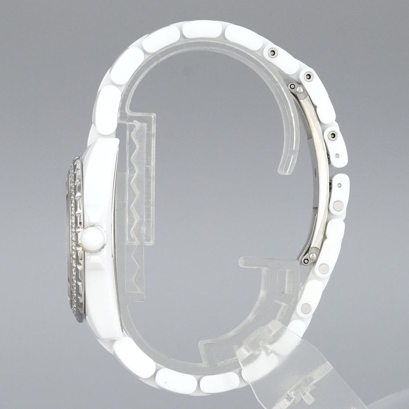 Chanel J12 33mm (1.30in) Ceramic D･8P H3110 Ceramic Quartz