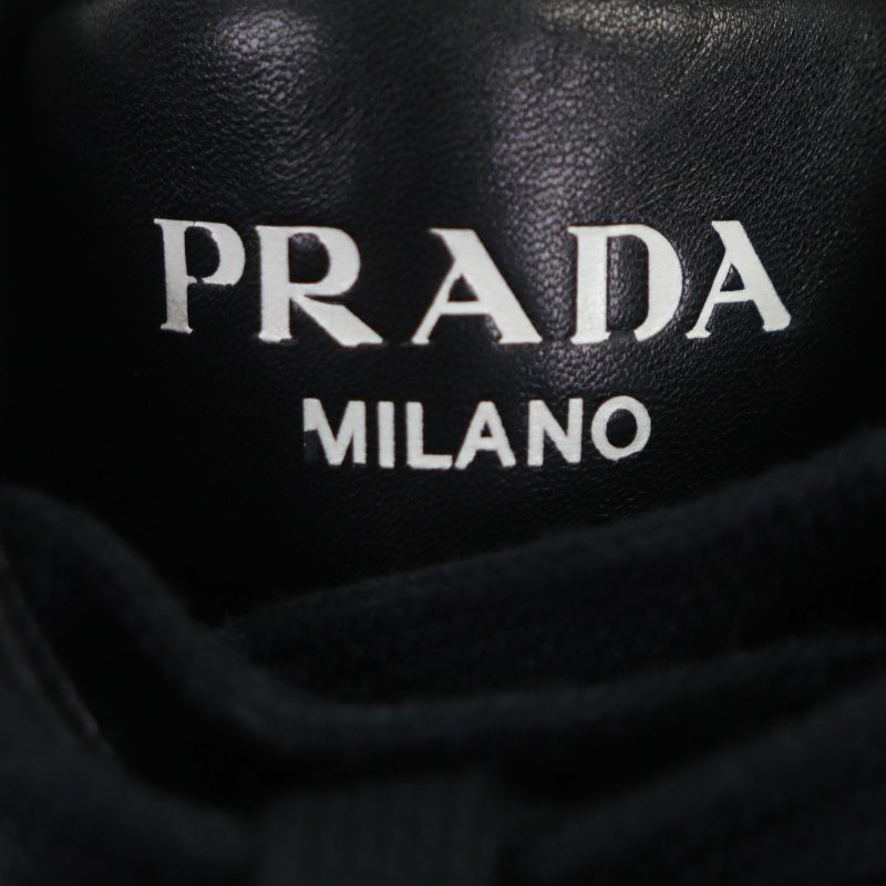 Prada 2ee386 Fly Block Padded Nappa Leather Triangle Logo Triangle Plate Low