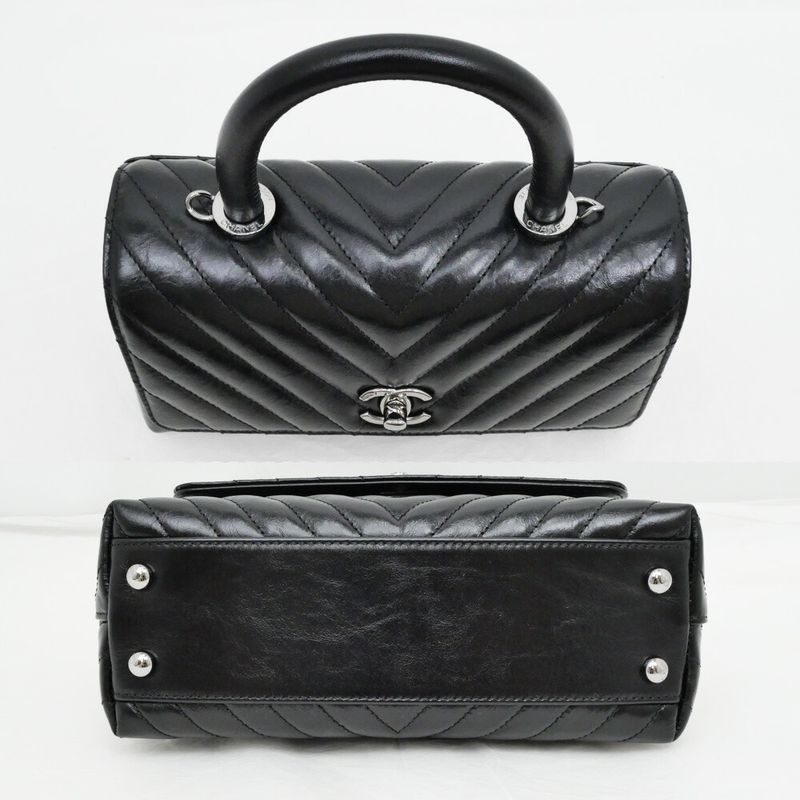 Chanel Coco Handle XS Chevron A92990 Calfskin Shoulder Bag Black Hand