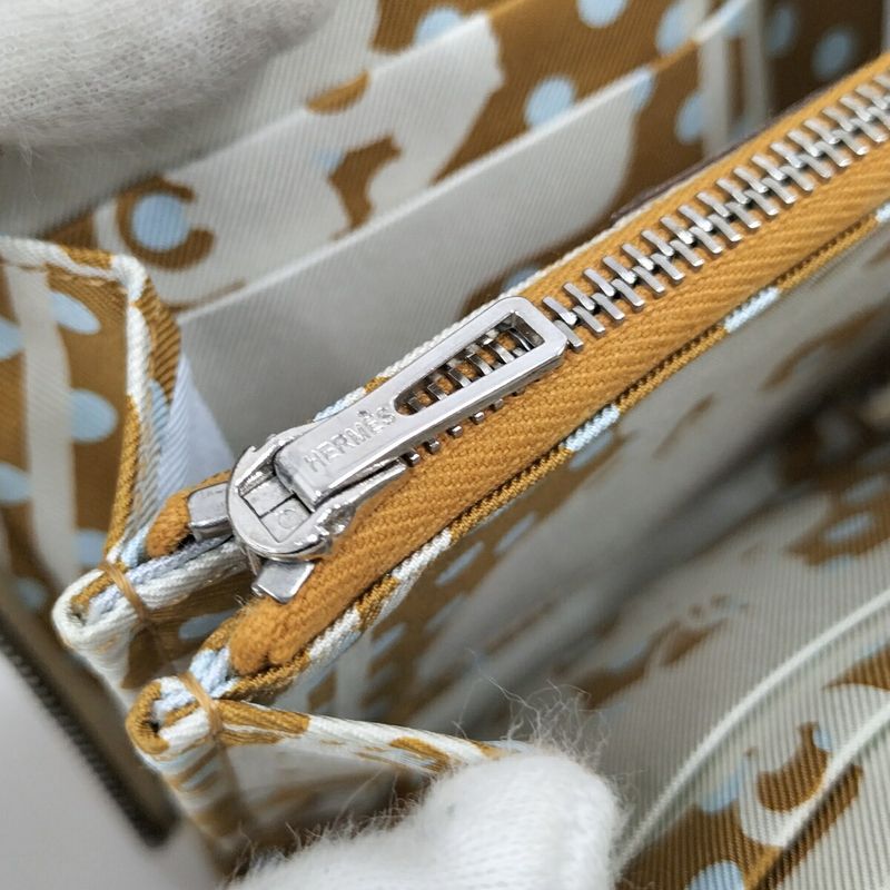 Hermes Azap Silk-in Compact Coin Case Leather Ivory U Engraved