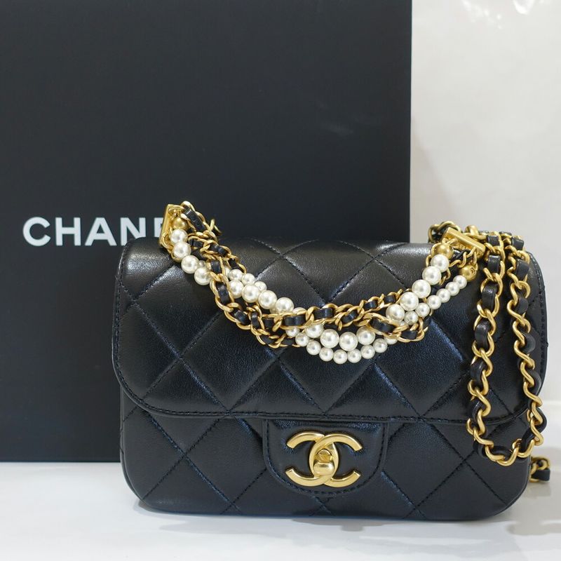 Chanel Mini Matelasse Shoulder Bag Leather Pearl BK Gdhardware Random