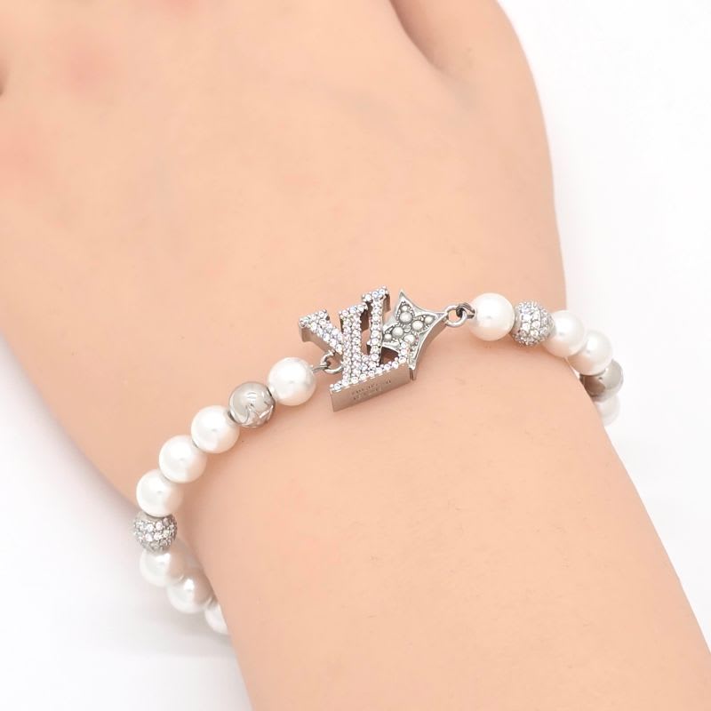 Louis Vuitton Bracelet Dandy Pearl Arm Circumference Approx
