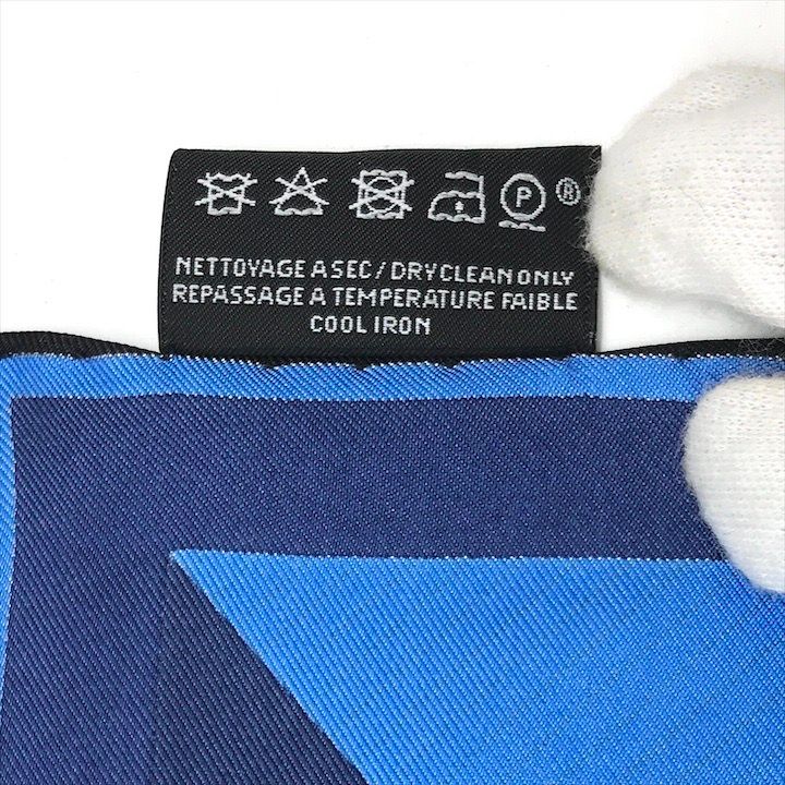 Cartier Panthère Silk Scarf Present Blue