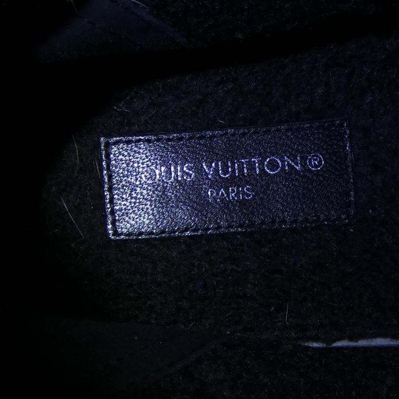 Louis Vuitton Logo Suede Snowdrop Line Boots
