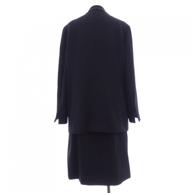 Vintage Chanel P11485v02954 98A Suit