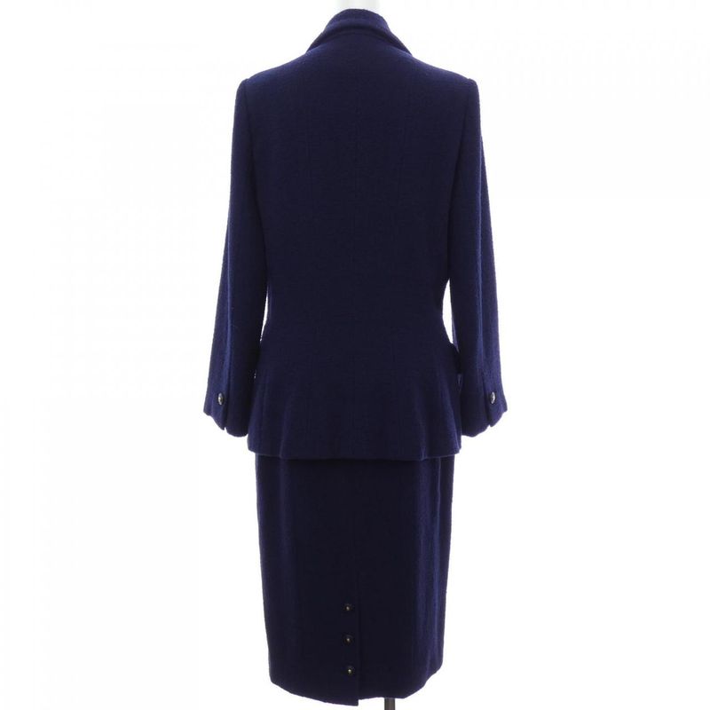 Vintage CHANEL P05801v04346 95A Suit