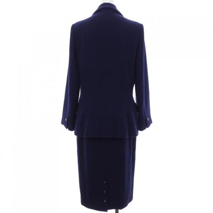 Vintage CHANEL P05801v04346 95A Suit