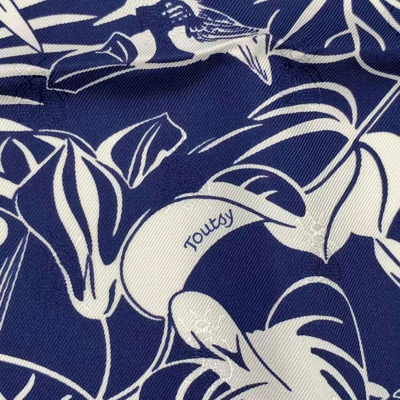 HERMES Carre 90 Scarf Silk Flamingo Party Flamingo Party Bee Pattern White X