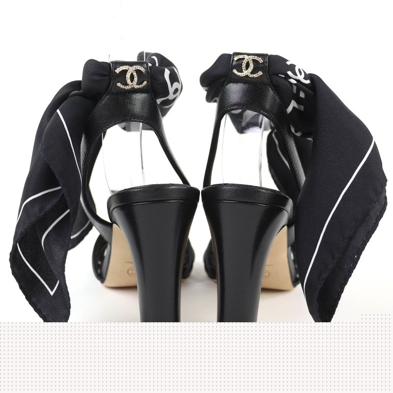 CHANEL 2025-2026 G46938 Lambskin Cruise Collection Coco Mark Silk Scarf