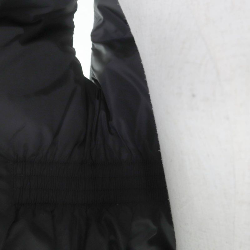 PRADA 24AW 29s131 100% Virgin Wool Triangle Logo Plate Leather Belt Down Vest