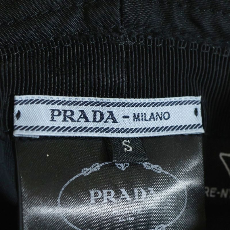 PRADA 20SS Re-nylon Triangle Logo Plate Bucket Hat Black 1hc137