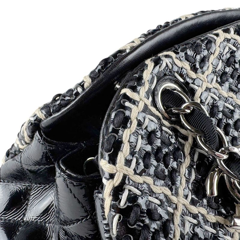 CHANEL Shoulder Bag