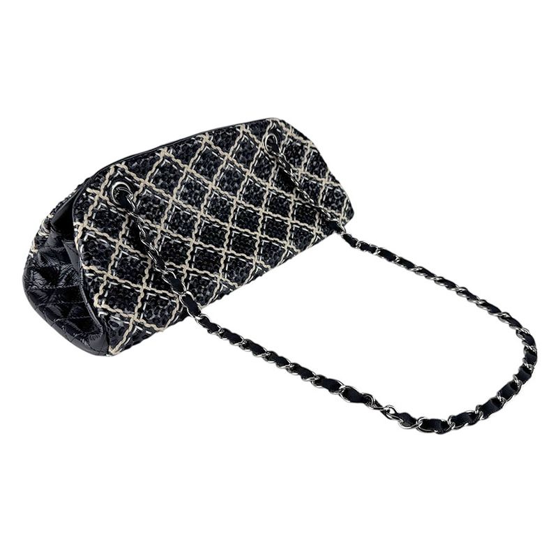CHANEL Shoulder Bag
