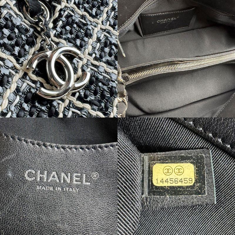 CHANEL Shoulder Bag