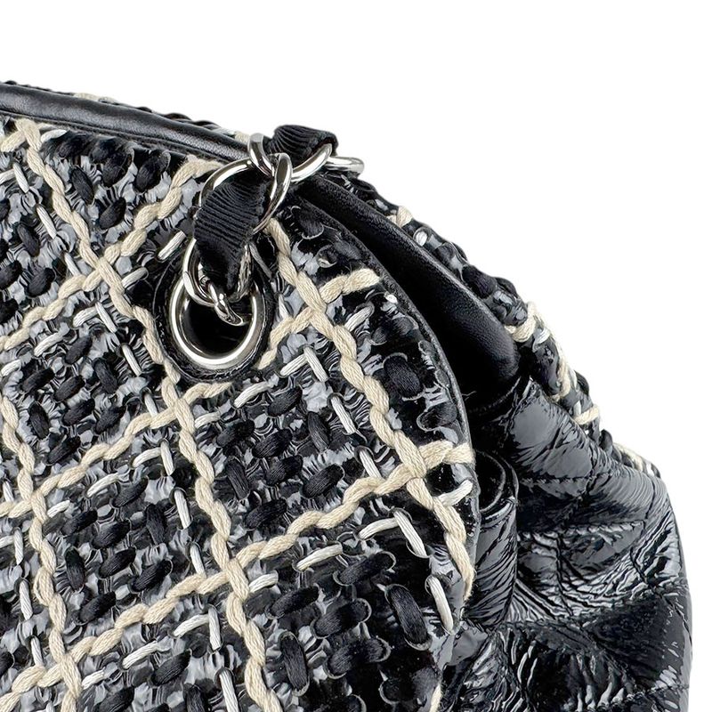 CHANEL Shoulder Bag