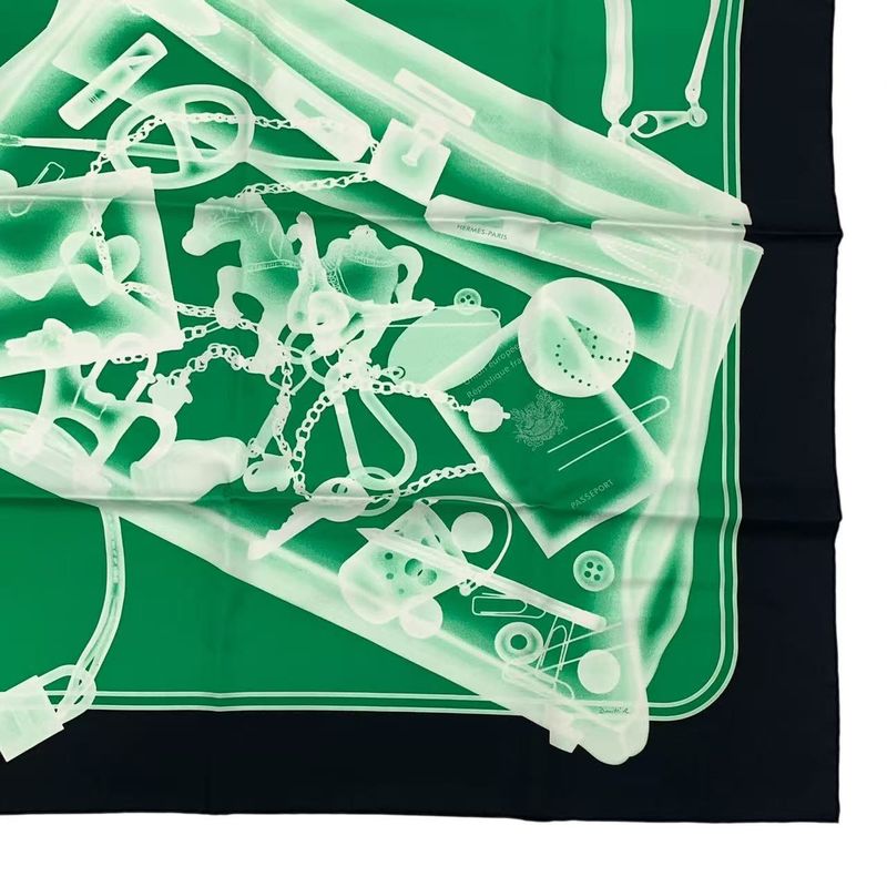 HERMES Silk Scarf Carre 90 Please Check IN Green Box Included