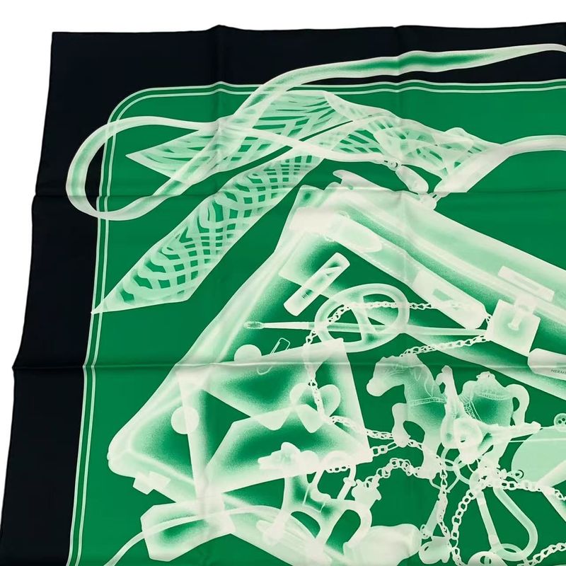 HERMES Silk Scarf Carre 90 Please Check IN Green Box Included