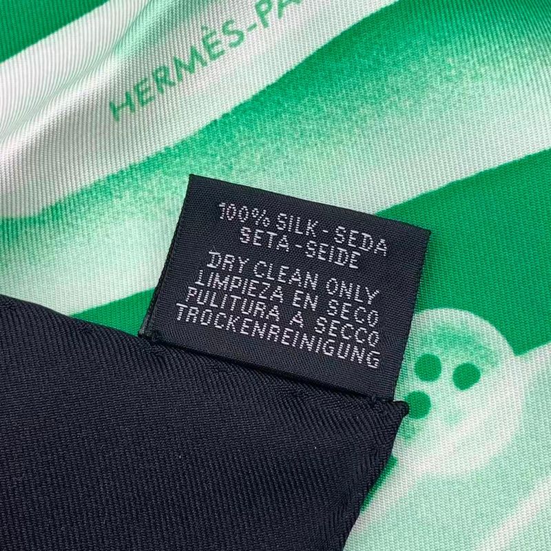 HERMES Silk Scarf Carre 90 Please Check IN Green Box Included