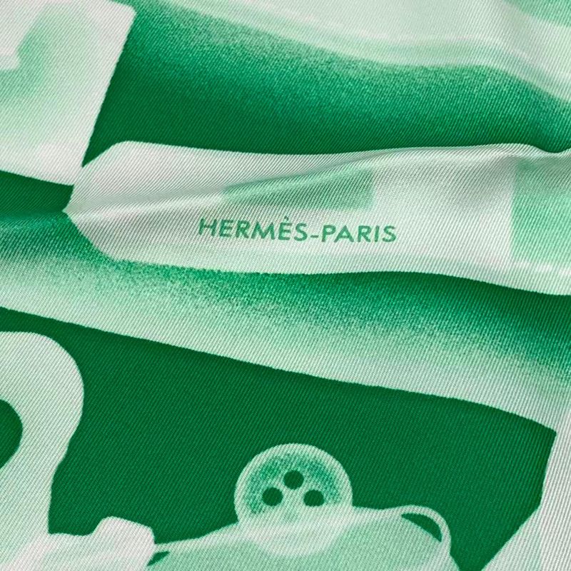HERMES Silk Scarf Carre 90 Please Check IN Green Box Included