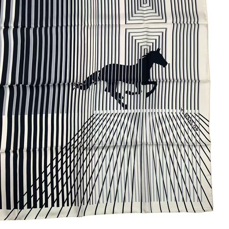 HERMES Carre 90 Mouchoir Imprime H AU Galop Horse Pattern White