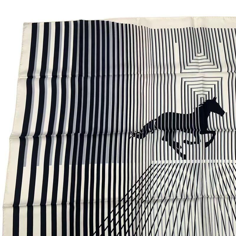 HERMES Carre 90 Mouchoir Imprime H AU Galop Horse Pattern White